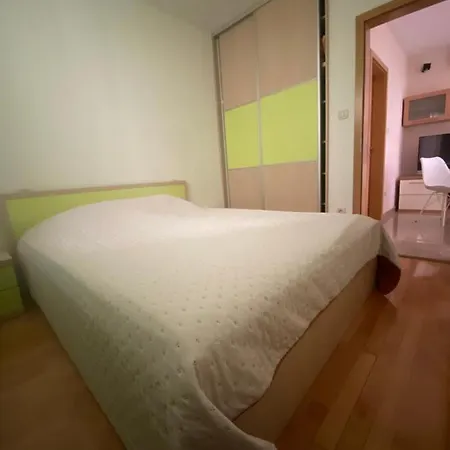 Apartmani Petra I Igor Гостевой дом Макарска