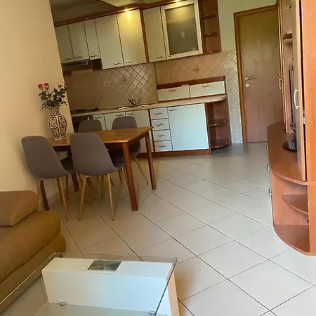 Apartmani Petra I Igor 3* Макарска
