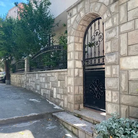 Apartmani Petra I Igor Гостевой дом Макарска