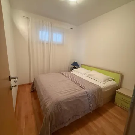 Apartmani Petra I Igor 3* Макарска