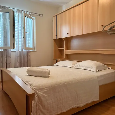 Apartmani Petra I Igor 3* Макарска