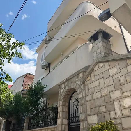 Гостевой дом Apartmani Petra I Igor Макарска