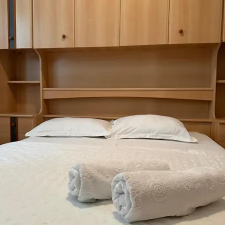 Apartmani Petra I Igor 3* Макарска