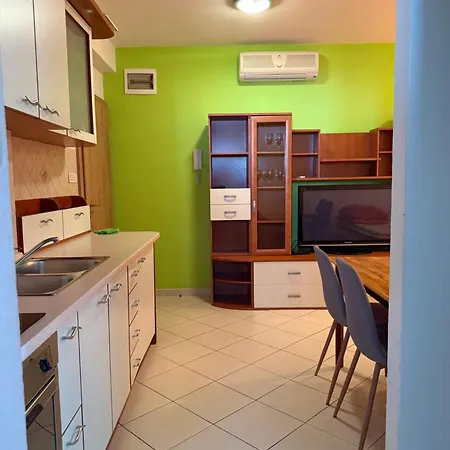 Apartmani Petra I Igor 3* Макарска