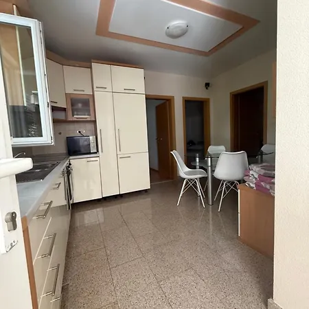 Гостевой дом Apartmani Petra I Igor 3*